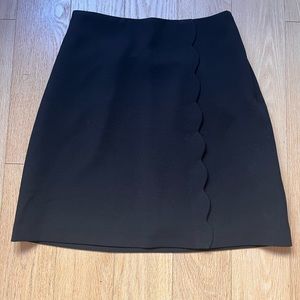 Club Monaco mini skirt with scallop detail, size 2